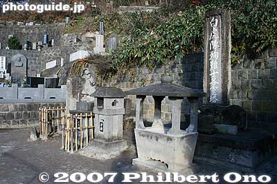 Keywords: fukushima aizu-wakamatsu iimoriyama hill byakkotai white tiger graves tombs memorial