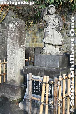 A recent addition is this statue of a teenage samurai looking at Wakamatsu Castle.
Keywords: fukushima aizu-wakamatsu iimoriyama hill byakkotai white tiger graves tombs memorial