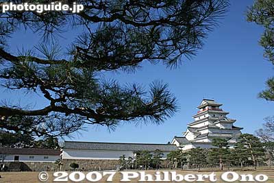 "Wakamatsu" means young pine.
Keywords: fukushima aizuwakamatsu aizu-wakamatsu tsurugajo castle tower donjon