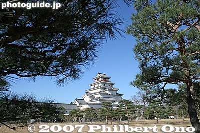 Wakamatsu Castle and pine trees.
Keywords: fukushima aizuwakamatsu aizu-wakamatsu tsurugajo castle tower donjon pine tree matsu