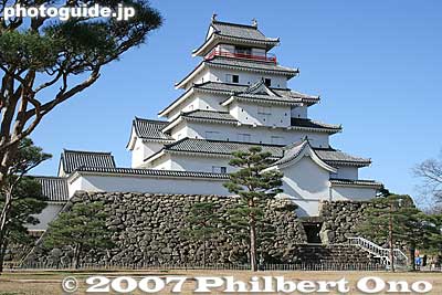Tsurugajo Castle. The castle tower entrance can be seen.
Keywords: fukushima aizuwakamatsu aizu-wakamatsu tsurugajo castle tower donjon pine tree matsu