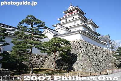 Keywords: fukushima aizuwakamatsu aizu-wakamatsu tsurugajo castle tower donjon pine tree matsu