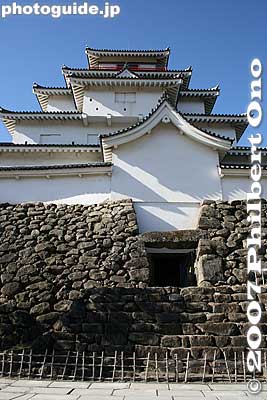 Entrance to Tsuruga-jo Castle tower (tenshukaku).
Keywords: fukushima aizuwakamatsu aizu-wakamatsu tsurugajo castle tower donjon