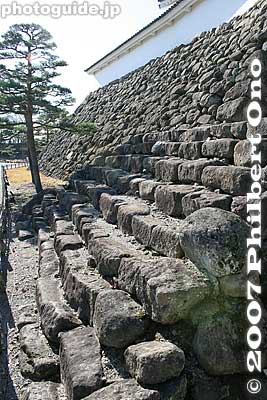 Castle tower stonework with the characteristic stone steps.
Keywords: fukushima aizuwakamatsu aizu-wakamatsu tsurugajo castle tower donjon pine tree stone wall