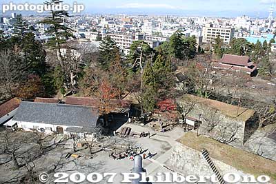 Tourist info office below.
Keywords: fukushima aizuwakamatsu aizu-wakamatsu tsurugajo castle tower donjon