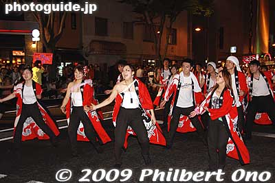 Finally at 7:30 pm, the main event called Dancing Soda Night started along Route 13 and Ekimae-dori.
Keywords: fukushima waraji matsuri festival dancers parade women