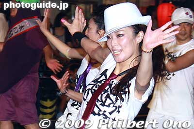 Many of the dance groups were from dance studios or schools.
Keywords: fukushima waraji matsuri festival dancers parade women 