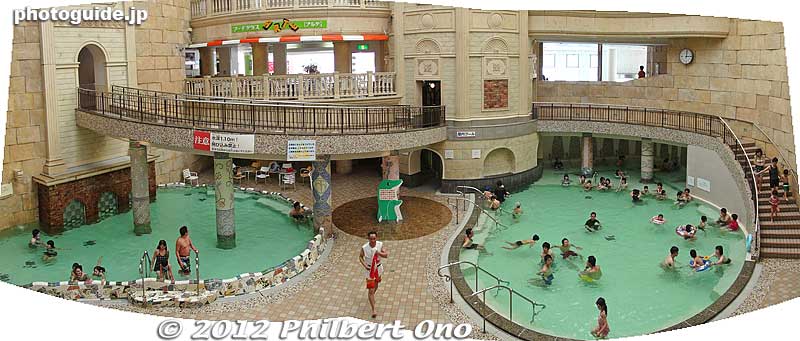 Spring Park, a lukewarm hot spring pool.
Keywords: fukushima iwaki spa resort hawaiians water park amusement hot spring onsen pool slides