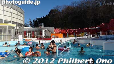 Spa Garden Pareo has outdoor pools and a sauna. In winter, the air is freezing cold.
Keywords: fukushima iwaki spa resort hawaiians water park amusement hot spring onsen pool slides