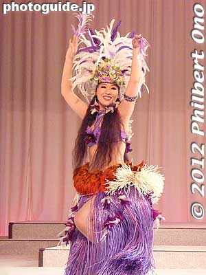 This is Maluhia Yukari, the leader of the hula girls. She was a pivotal in taking the lead following the 3/11 disasters and promoting Spa Resort Hawaiians on tour. She retired in June 2012. マルヒア由佳理
Keywords: fukushima iwaki spa resort hawaiians water park amusement hot spring onsen pool slides hula girls dancers polynesian show japansexy