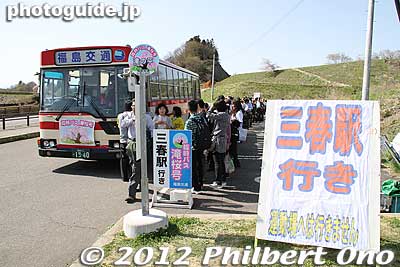Shuttle bus stop near the Miharu Takizakura weeping cherry tree.
Keywords: fukushima miharu takizakura cherry blossoms tree weeping tree flowers