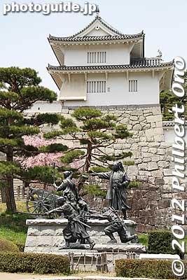 Near the main castle entrance is a statue of the Nihonmatsu Shōnentai (二本松少年隊) or the Nihonmatsu Teenage Corps who fought and died in the Boshin War. 
Keywords: fukushima nihonmatsu kasumigajo castle pine trees matsu
