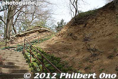 So I took my chances and quickly went up the stairs. Yes, there were signs of a mud slide. I had come all the way here from Tokyo.
Keywords: fukushima nihonmatsu kasumigajo castle