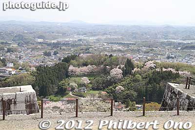 Marvelous views from Nihonmatsu Castle's Honmaru.
Keywords: fukushima nihonmatsu kasumigajo castle honmaru stone walls