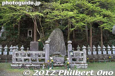 Graves of the Nihonmatsu Shonentai teenage samurai at Dairinji temple.
Keywords: fukushima nihonmatsu dairinji temple shonentai samurai graves