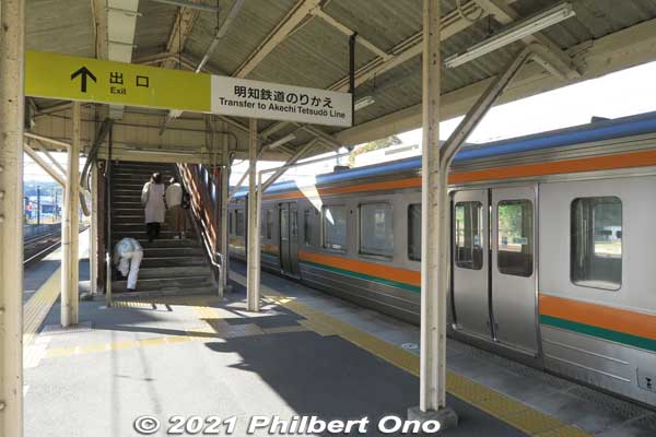 JR Ena Station platform and JR Chuo Line.
Keywords: gifu ena