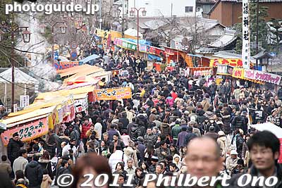 Pretty crowded, but it proceeded smoothly.
Keywords: gifu inaba shrine jinja kinkazan hatsumode new years matsuri01