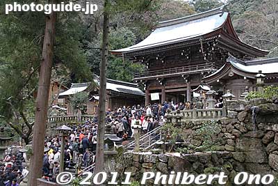 Romon Gate side view.
Keywords: gifu inaba shrine jinja kinkazan hatsumode new years