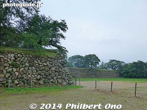 Kano Castle stone walls. Near JR Gifu Station's south exit.
Keywords: gifu kano-juku castle nakasendo japancastle