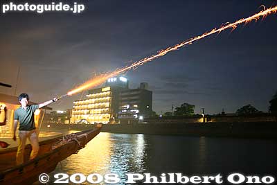 A neighboring boat shoot some fireworks.
Keywords: gifu nagaragawa river ukai cormorant fishing fisherman birds boats
