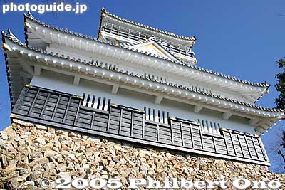 Low-angle view of castle tower
Keywords: Gifu castle city
