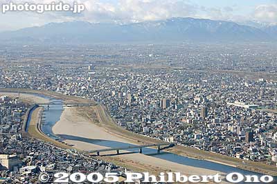 View of Gifu city and Nagara River. Also see the [url=http://www.youtube.com/watch?v=A_VhZBzcmYw]video at YouTube[/url].
Keywords: Gifu castle city nagara river