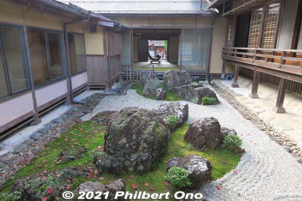 Rock garden in the inner courtyard.
Keywords: gifu gujo hachiman jionji jionzenji zen Buddhist temple