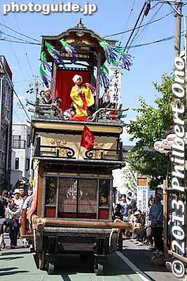 A few of the floats stopped in front of Takehana Bestuin and performed again.
Keywords: gifu hashima takehana matsuri festival floats