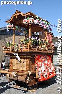 This float just decorated the street.
Keywords: gifu hashima takehana matsuri festival floats