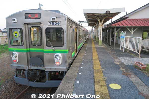 One-car train at Ibi Station.
Keywords: gifu ibigawa ibi station train