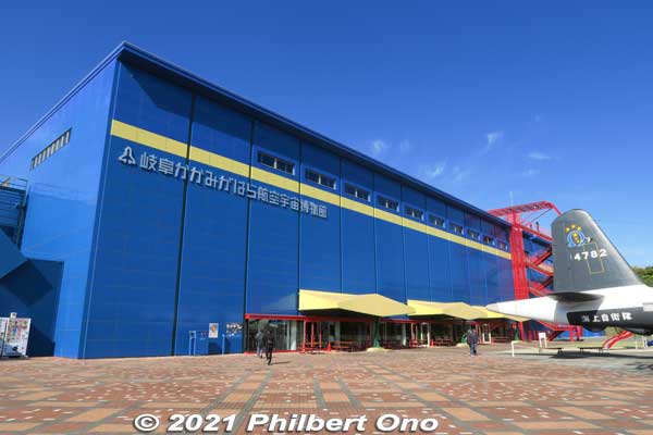 Museum's big, blue, two-story building is like an airplane hangar. The first floor has over 30 retired airplanes and replicas. The second floor has space-related exhibits. Expect to spend at least a few hours.
Keywords: gifu Kakamigahara Air Space Museum aviation airplane