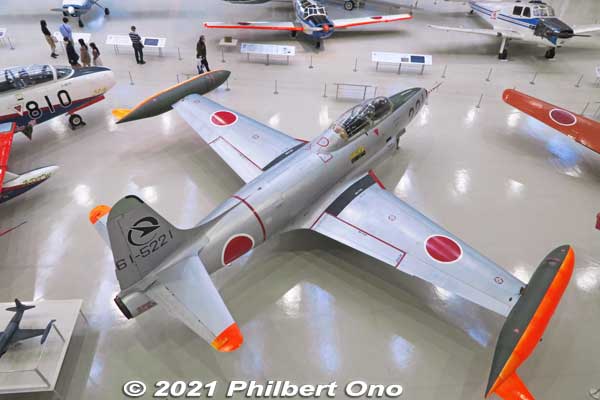 Lockheed T-33A, dated 1956. Built by Kawasaki and retired in 1994. Brought to the museum by helicopter from Gifu Airbase.
Keywords: gifu Kakamigahara Air Space Museum aviation airplane