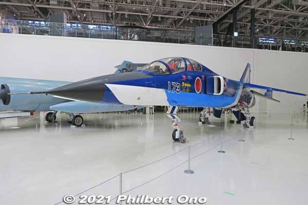 Mitsubishi T-2 Blue Impulse aerobatic jet. T-2高等練習機
Keywords: gifu Kakamigahara Air Space Museum aviation airplane japandesign
