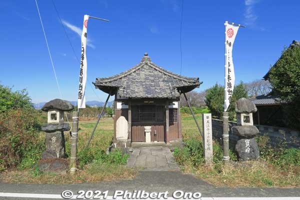 In Mieji-juku, a roadside Thousand-Arm Kanzeon-do Hall. 美江寺宿　千手観世音堂
Keywords: gifu mizuho mieji-juku nakasendo
