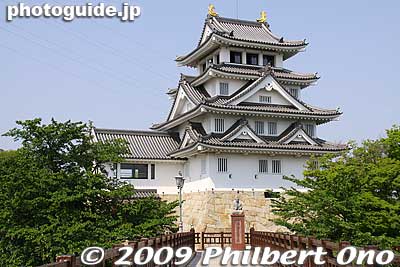 Sunomata Ichiya Castle is open 9 am to 5 pm, closed Mon. (open if a national holiday and closed on Tue. instead). Admission 200 yen for adult, free for children below age 18.
Keywords: gifu ogaki sunomata ichiya castle history museum 