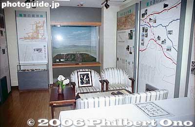 When I visited the castle in 1995, the room still had the chairs and table the Crown Prince and Princess used. They have since been removed from the room. This photo was taken in 1995.
Keywords: gifu ogaki sunomata ichiya castle history museum 