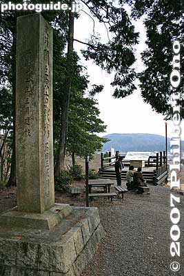 Top of Mt. Sasaoyama and stone monument
Keywords: gifu sekigahara battlefield ishida mitsunari sasaoyama