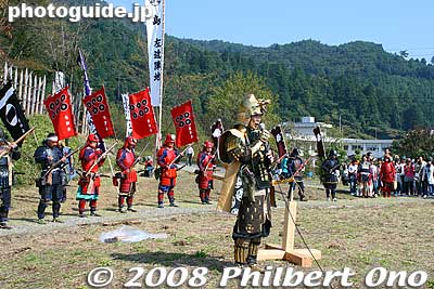 They are all dressed in colorful samurai armor.
Keywords: gifu sekigahara battle festival matsuri 