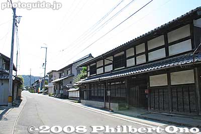 The Toiyaba was like the town's logistics management office where they arranged lodging, horses, document deliveries, etc., for officials and travelers. Today, this building is a private residence. 今須宿問屋場
Keywords: gifu sekigahara imasu-juku post town nakasendo 