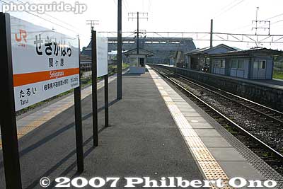 JR Sekigahara Station platform
Keywords: gifu sekigahara-cho sekigahara JR train station
