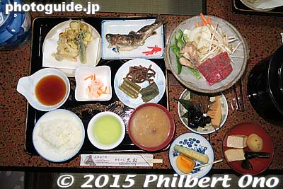 Dinner at Hisamatsu, Shirakawa-go. Includes Hida beef.
Keywords: gifu shirakawa-mura shirakawa-go gassho-zukuri minka minshuku japanfood