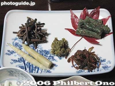 Mountain vegetables 山菜
Keywords: gifu shirakawa-mura shirakawa-go minshuku japanfood