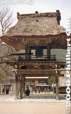 Myozenji temple bell with thatched roof
Keywords: gifu shirakawa-mura village shirakawa-go thatched roof japantemple Buddhist