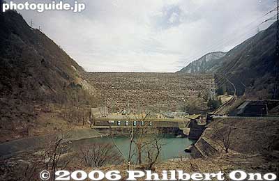 Mihoro Dam, made only of rocks and clay. 131 meters high, 405 meters long.
Keywords: gifu shirakawa-mura village shirakawa-go gassho-zukuri thatched roof minka