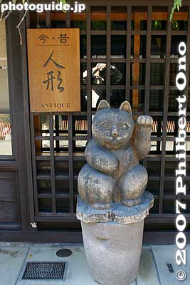 Beckoning cat
Keywords: gifu takayama traditional wooden building