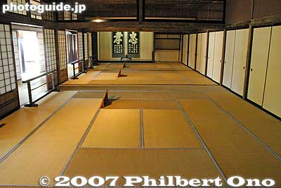 Large Hall (Dai-hiroma) where ceremonies and meetings were held. It could also be partitioned into three rooms. Total area is 48 tatami mats. 大広間
Keywords: gifu takayama jinya government house