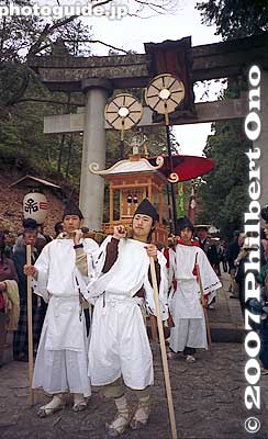 Mikoshi
Keywords: gifu takayama matsuri festival hieda jinja shrine sanno matsuri procession mikoshi portable shrine torii