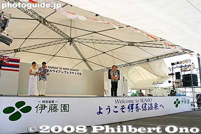 The Hawaiian festival's opening ceremony was held on the festival's first day on Aug. 3, 2008. Among Japan's many hula festivals, this one is unique since it is organized by a city government based on sister-city ties.
Keywords: gunma gumma shibukawa ikaho onsen spa hawaiian hula festival