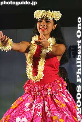 Colorful costumes and lots of eye candy.
Keywords: gunma gumma shibukawa ikaho onsen spa hawaiian hula festival dancers