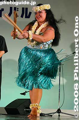 Crowd-pleasing performance.
Keywords: gunma gumma shibukawa ikaho onsen spa hawaiian hula festival dancers
